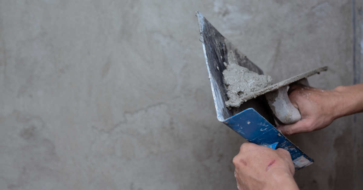 Dziury i ubytki w ścianie – jak je naprawić?