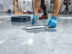 Jak zabezpieczyć betonową podłogę przed uszkodzeniami?