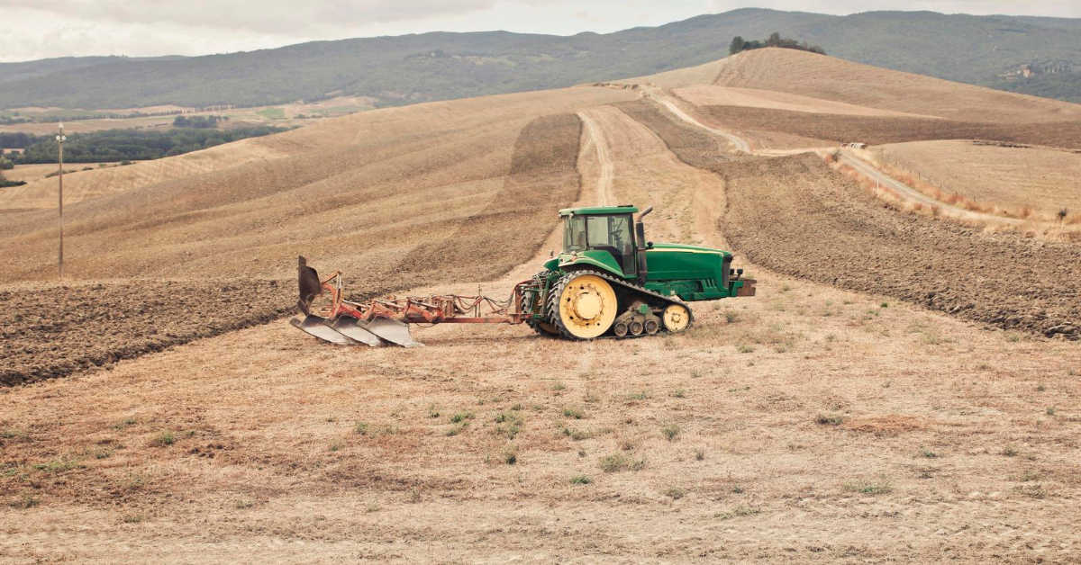 Orka na glinie. Jak sobie radzić z trudną glebą?